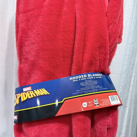 Marvel Spider-Man Red Hooded Blanket Costume - Picture 2 of 3